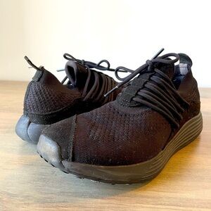 Lane Eight AD1 black knit runner size 5 men/youth, 7 women, run walk gym train